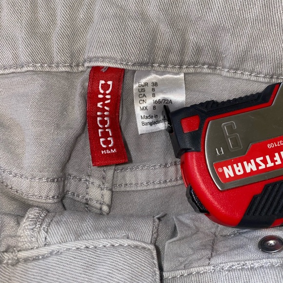 NWOT H&M Divided Gray Shorts Size 8 - Picture 3 of 6